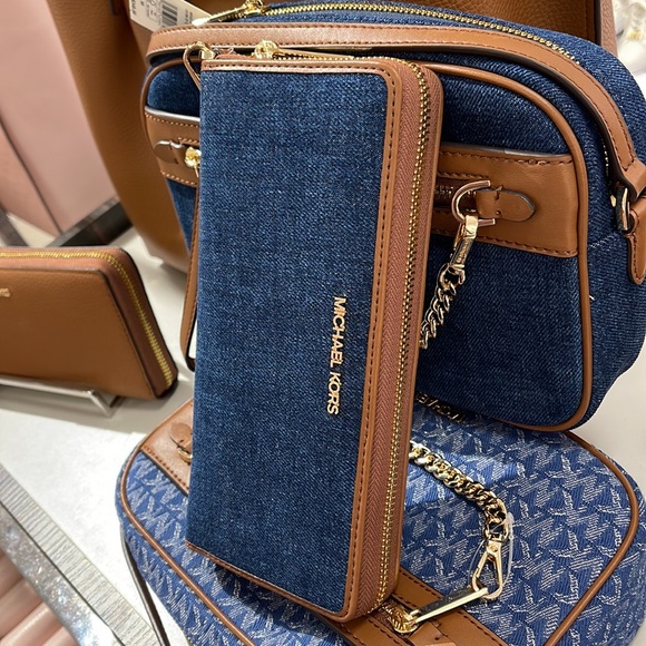 Michael Kors Jet Set Travel Large Travel CONTINENTAL 
Indigo - Picture 9 of 16